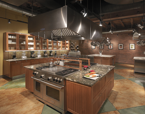 Brown kitchens color provides warmth and comfort equipped with the peninsula