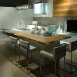 Contemporary Kitchen rippled to contrast with the high-gloss finish by Aster Cucine