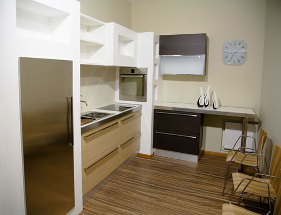 Designs a small kitchen in creative ways