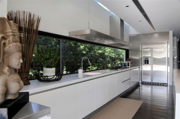 Modern minimalis design with pictures from the bright colors in this kitchen design