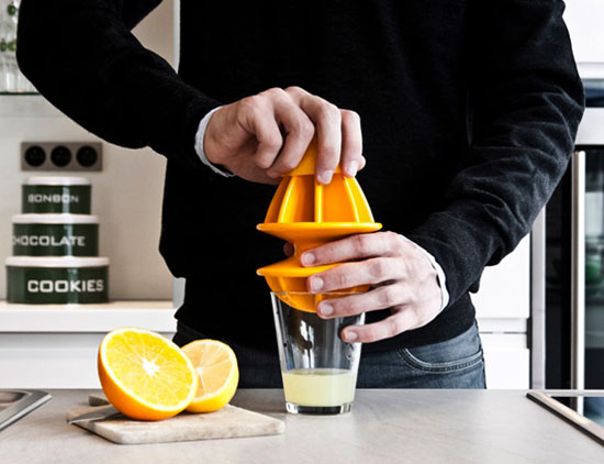 double squeeze with unique funnel design used to citrus fruit