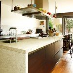 granite placed vertically in this modern kitchen