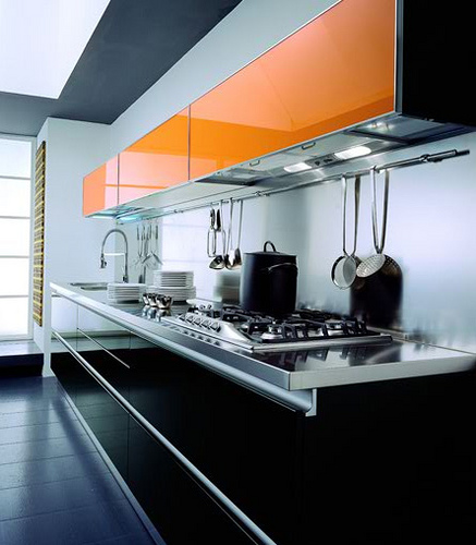 modern cosmopolitan kitchen is simple and minimalist