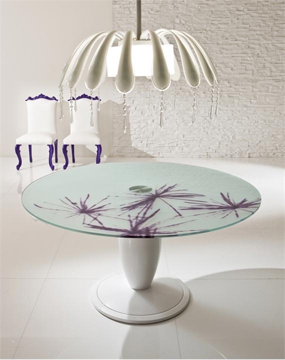 Violet dining room design with romantic touch